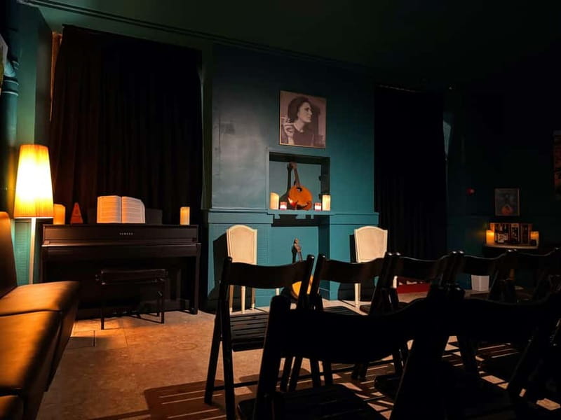 Porto: Traditional Fado Show at Sao Bento with Port Wine - A good first introduction to Fado