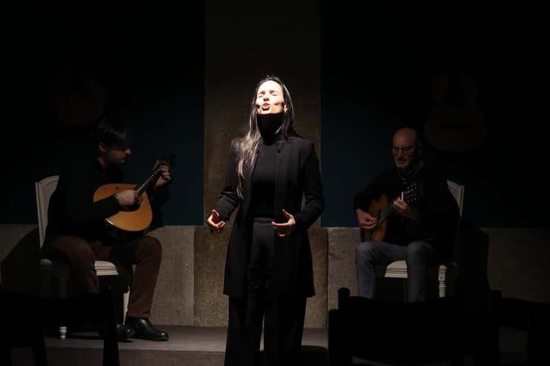 Porto: Traditional Fado Show at Sao Bento with Port Wine - What happens during the one-hour performance