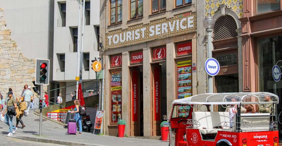 Porto: Tuk-Tuk Tour, Douro River Cruise, and Wine Tasting - What the short city ride does well