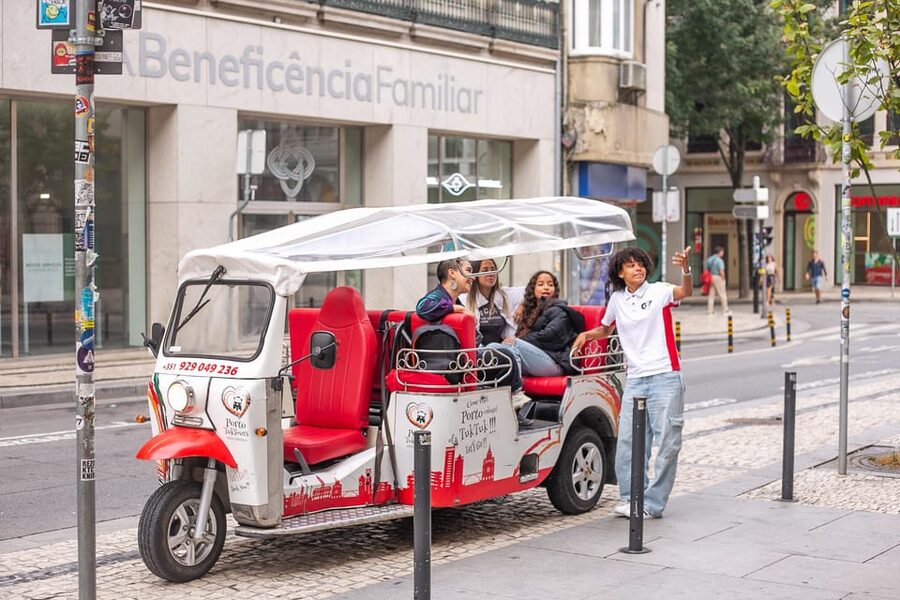 Porto: Tuk tuk Tours with Port Wine Tasting - Serra do Pilar for the big view