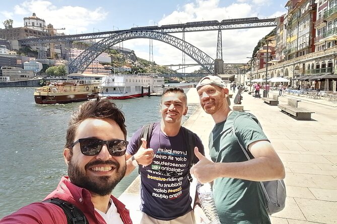 Porto Walking Tour - The Perfect Introduction to the City - Fonte dos Leões and the University of Porto