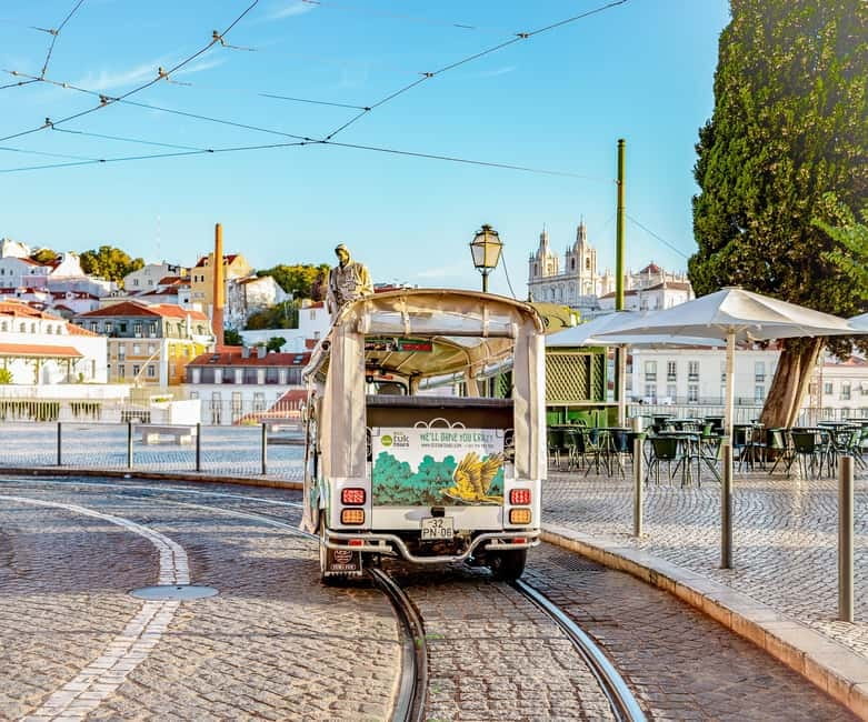 Private Tuk Tuk Tour Lisbon Old Town - What the guide adds to the ride