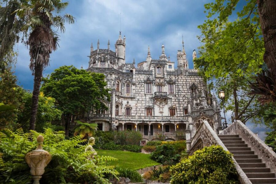 Quinta da Regaleira Skip-the-Ticket-Line Entry & Audioguide - Using the smartphone audio guide