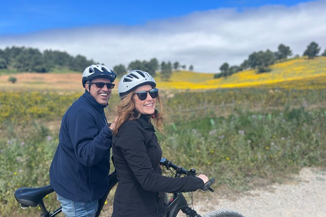 Relaxed E-bike in the backroads of Cascais and Sintra - Climbing to Santuario da Peninha