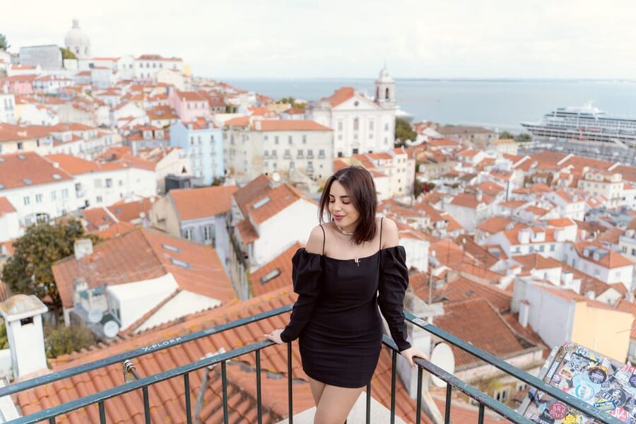 Romantic Photoshoot Experience for Couples in Lisbon - Who should book this Alfama photoshoot?