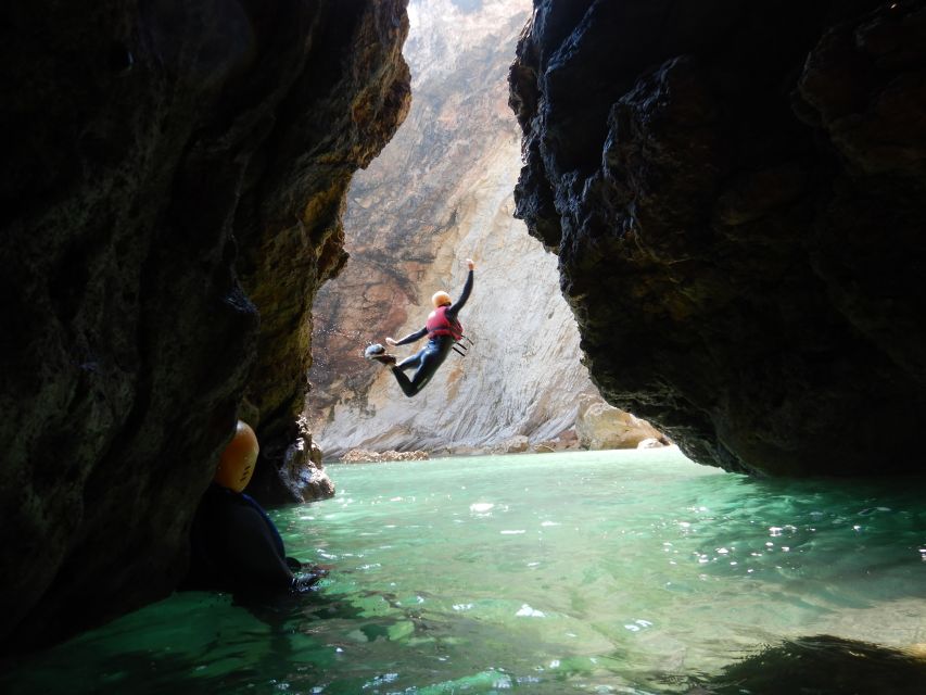 Sagres: Coasteering - Swimming, Cliff Jump & Rock Climbing - Following the rocks from dry land to the sea