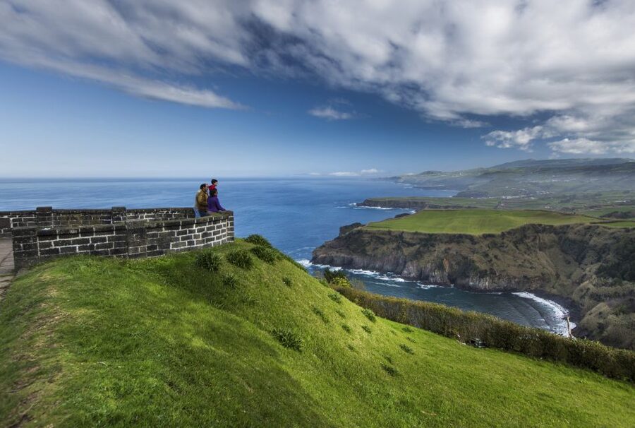São Miguel East: Full-Day Van Tour with Lunch - Underground cooking makes lunch part of the sightseeing