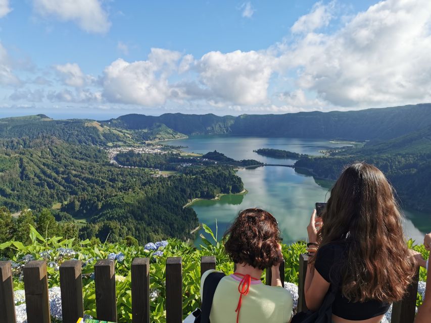 São Miguel Island: 2-Day Guided Island Tour with Meal Add-on - Tea fields and local tastings