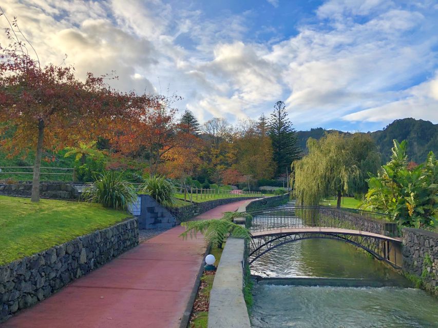 São Miguel Island: Full Day All-in-One Tour - Furnas Lake and the story behind the dish
