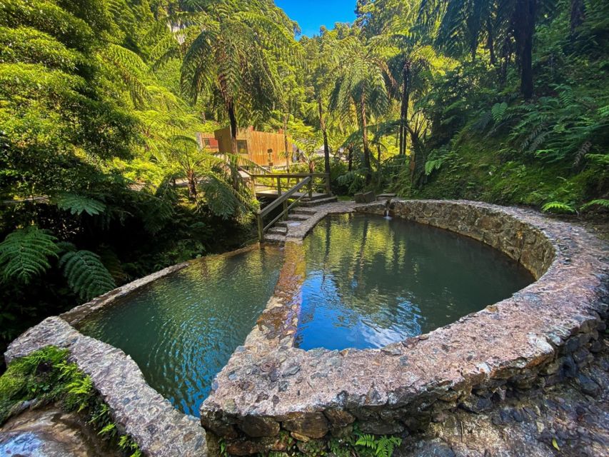 São Miguel: Sete Cidades and Lagoa do Fogo Full-Day Tour - The blue and green lakes of Sete Cidades