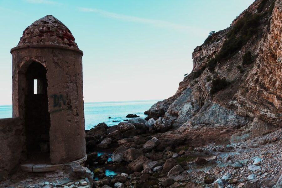 Sesimbra: Arrábida Beaches & Caves Boat Tour with Snorkeling - Who will enjoy this Sesimbra boat trip?