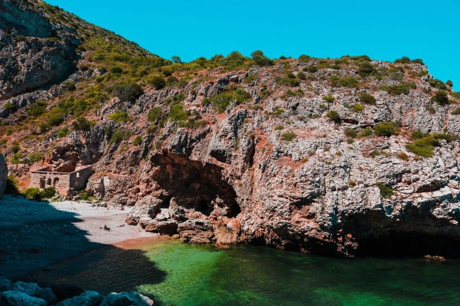 Sesimbra: Arrábida Beaches & Caves Boat Tour with Snorkeling - Ribeiro do Cavalo, the remote beach stop