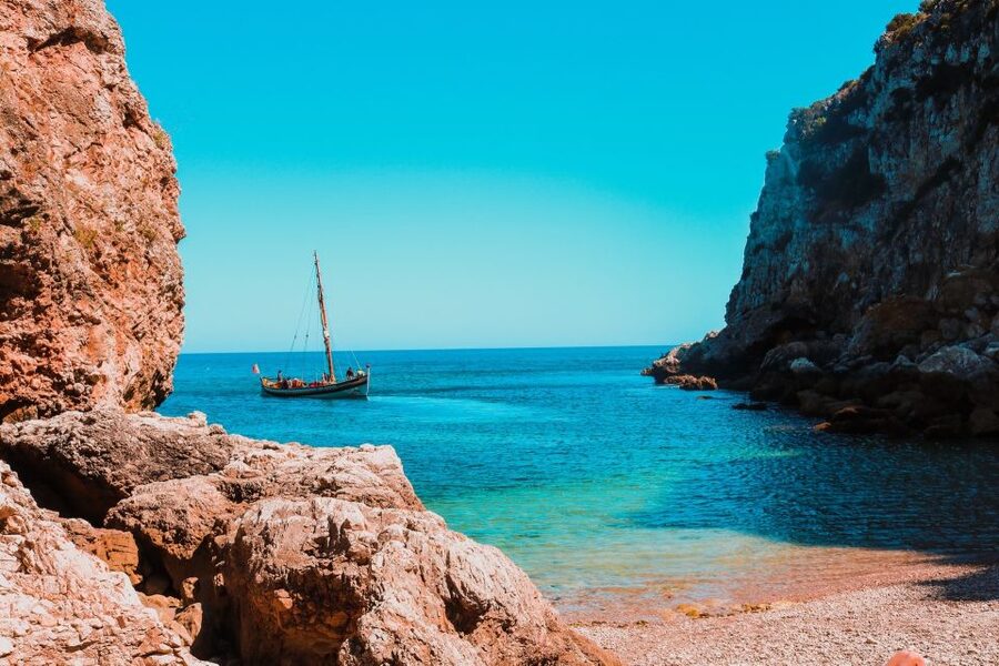 Sesimbra: Arrábida Beaches & Caves Boat Tour with Snorkeling - What the price includes, and what it does not