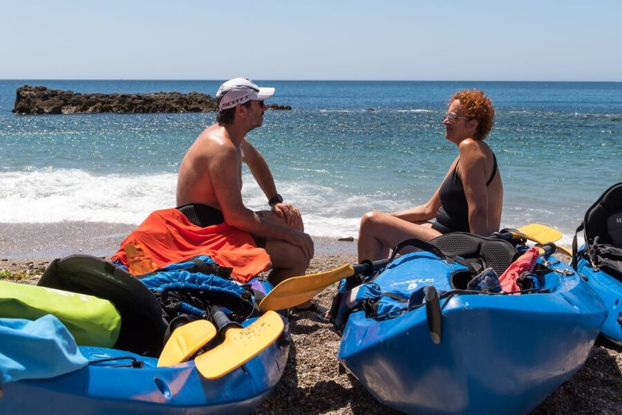 Sesimbra: Arrabida Natural Park & Caves Guided Kayaking Tour - Guide quality and group size