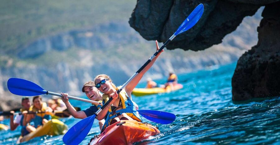 Sesimbra: Arrábida Natural Park Guided Kayaking Tour - From the meeting point to the first cliffs
