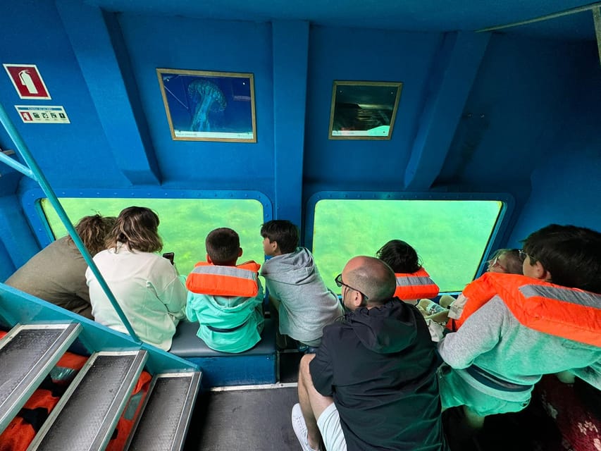 Sesimbra: Family Friendly Boat Sea Tour w/ Submarine Vision - What the guide adds to the experience