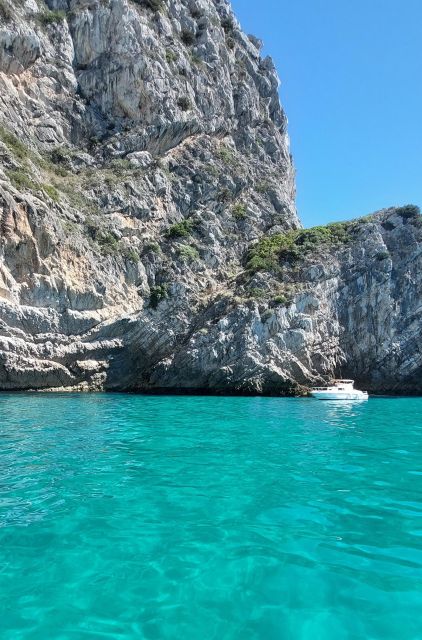 Sesimbra: Secret Bays and Beaches Boat Tour with Snorkeling - Why this small Sesimbra boat trip works so well