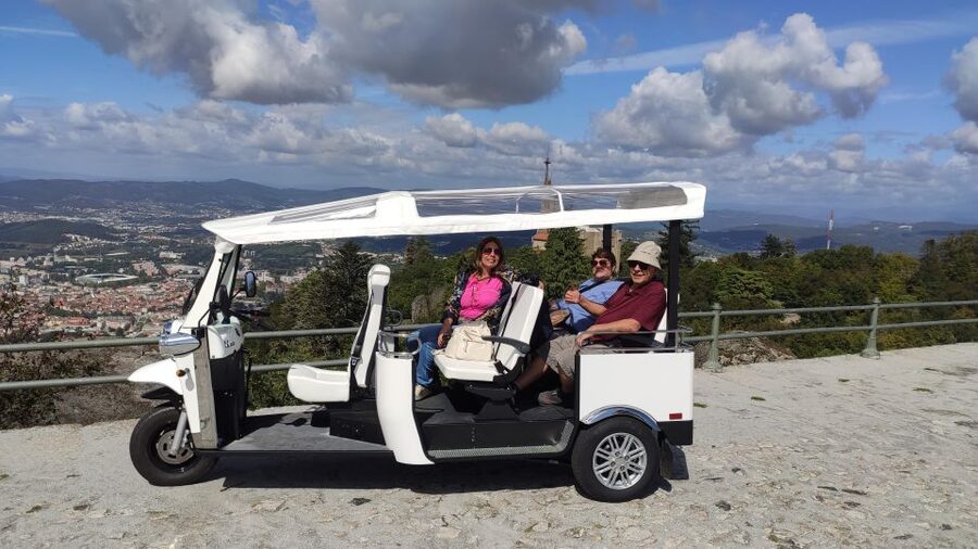 Sightseeing Tours by Electric Tuk-Tuk in Guimarães - The three-hour regional route: São Torcato and the vineyards