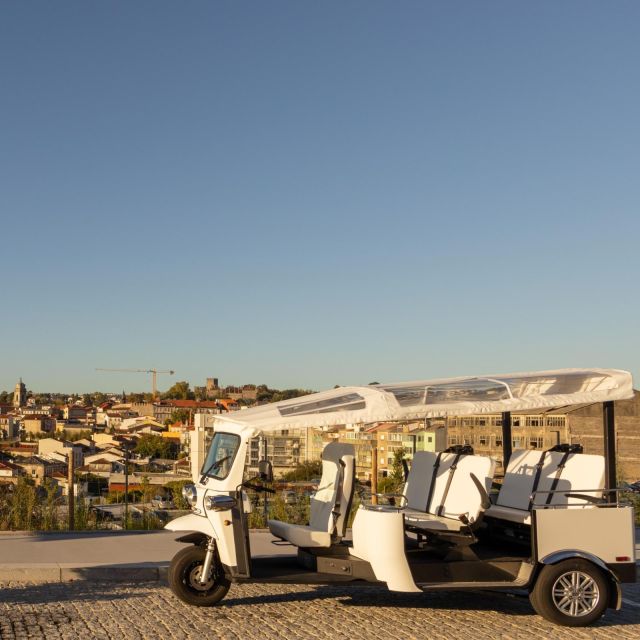 Sightseeing Tours by Electric Tuk-Tuk in Guimarães - What the guide adds to the ride