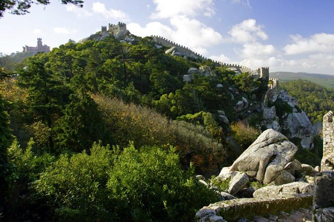 Sintra & Cascais Day Tour with Pena Palace Entry and Gardens Walk - Sintra village and the best use of 1 hour 40 minutes