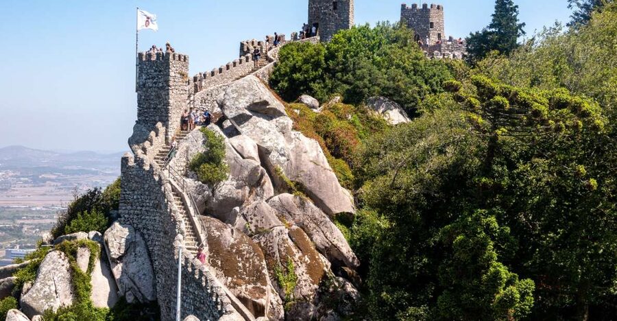 Sintra: Castle of the Moors & Quinta Entry with Audio Guides - The Sintra city walk at Volta do Duche