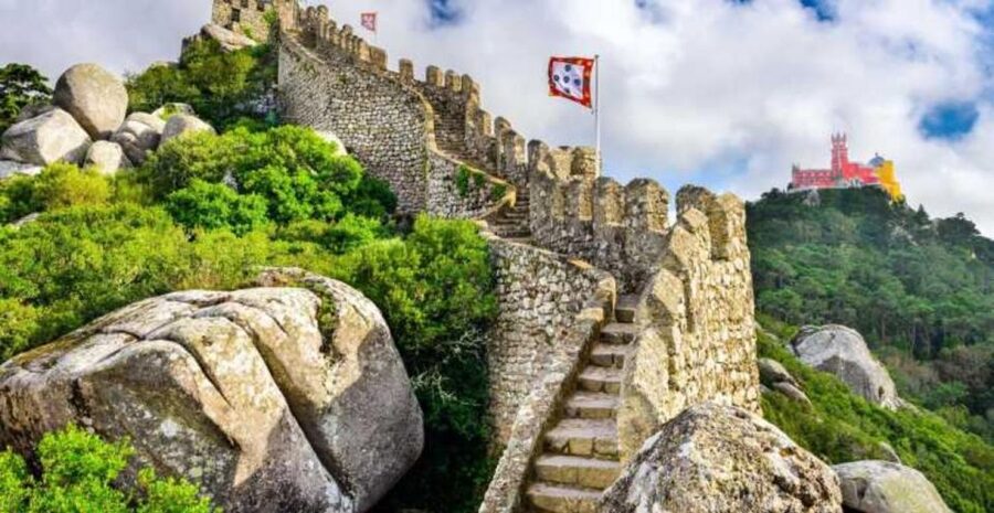 Sintra: Castle of the Moors Skip-the-Line Ticket+Audio Guide - Entering the Moorish Castle and following the walls