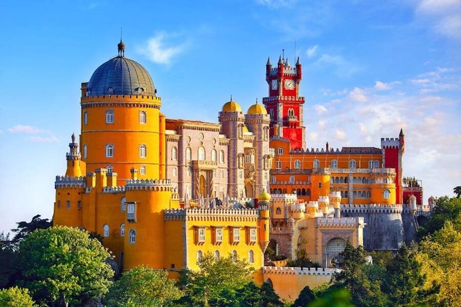 Sintra: Private Sightseeing Tuk Tuk Tour - Pena Palace and the Moorish Castle