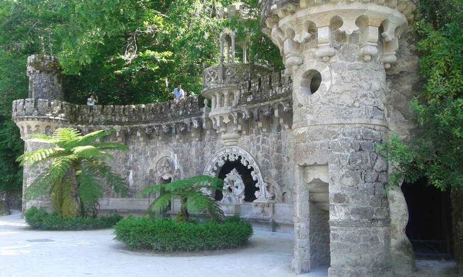 Sintra: Quinta da Regaleira Entry Ticket and Guided Tour - Meeting your guide and getting oriented