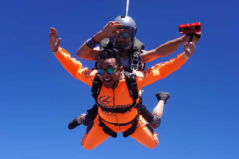 Skydive Algarve: Tandem Skydiving 10.000ft (up to 15.000ft) - The 15-minute flight above Alvor Bay