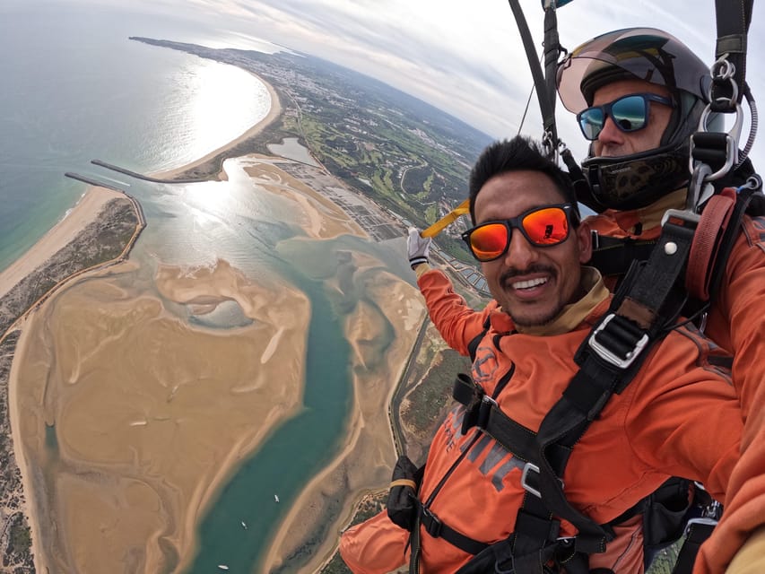 Skydive Algarve: Tandem Skydiving 10.000ft (up to 15.000ft) - Instructors who help beginners relax