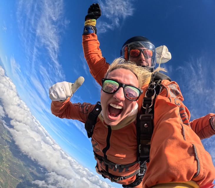 Skydive Algarve: Tandem Skydiving 10.000ft (up to 15.000ft) - Check-in, waiver, and the first nerves