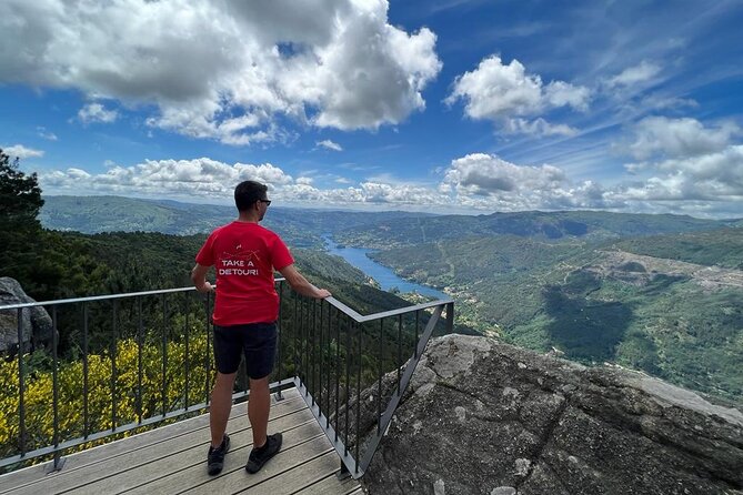 Small Group Geres National Park Full Day with picnic from Porto - Seven hours among waterfalls, lagoons, and high viewpoints