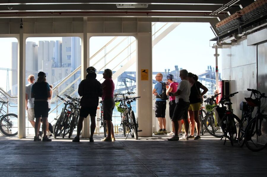 South Lisbon: 3-Hour Christ the King Electric Bike Tour - Guides, group size, and the feel of the outing