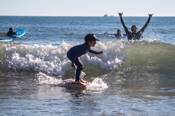 Surf Experience in Cascais - Equipment included, effort still required
