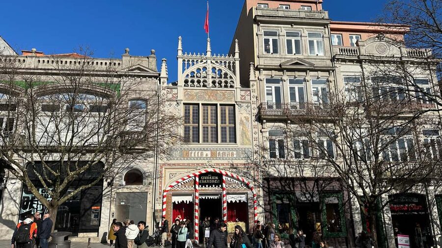 The Beautiful Story of Porto: Guided Tour with Entry Tickets - São Bento Monastery and the tasting