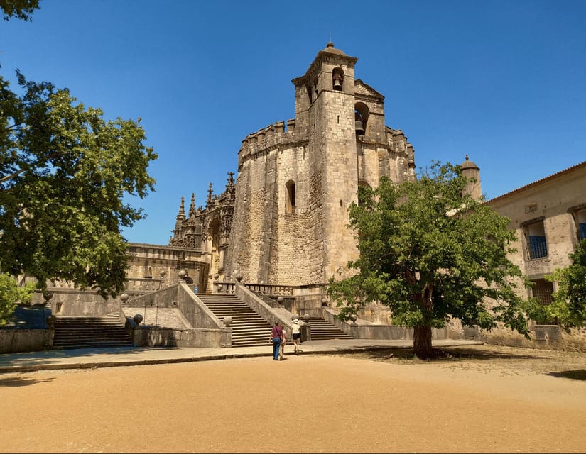 Tomar: Knight's Templar Castle and Convent of Christ Tour - Meeting your guide in Tomar