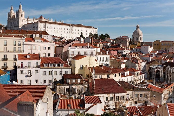 Tour del Castillo y Alfama - From Praça do Comércio into the old quarter