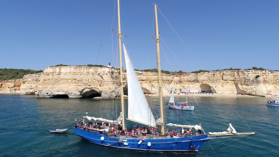 Vilamoura: Algarve Coast 3-Hour Sailing Cruise With Open Bar - Falésia and the first stretch of cliffs